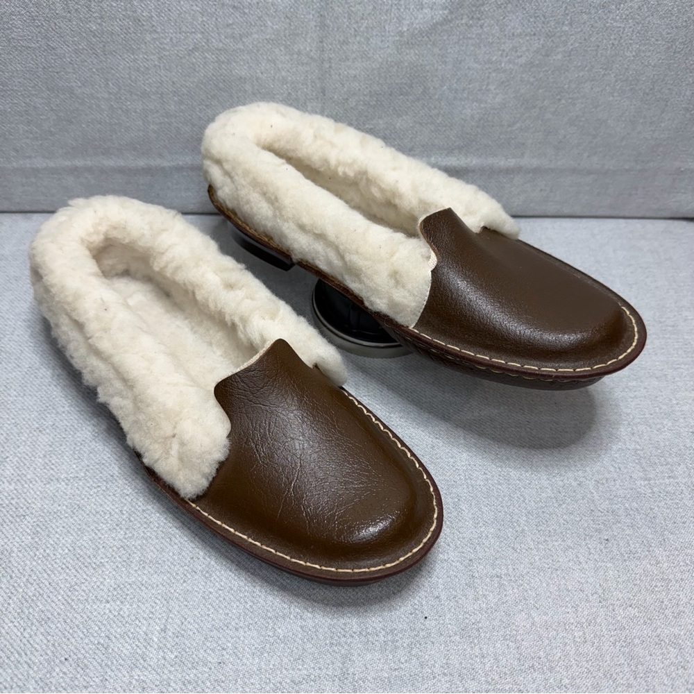 NWOT - Atomic Cozy Fleece-Lined Brown Slip-On Slippers